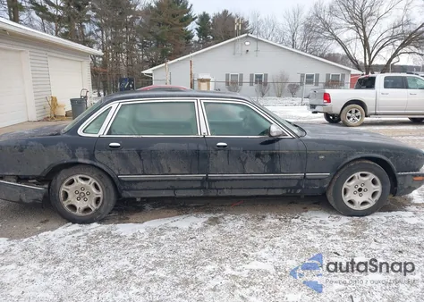 2003 Jaguar Xj Vanden Plas z USA, uszkodzony, nr VIN SAJDA24C73LF55808